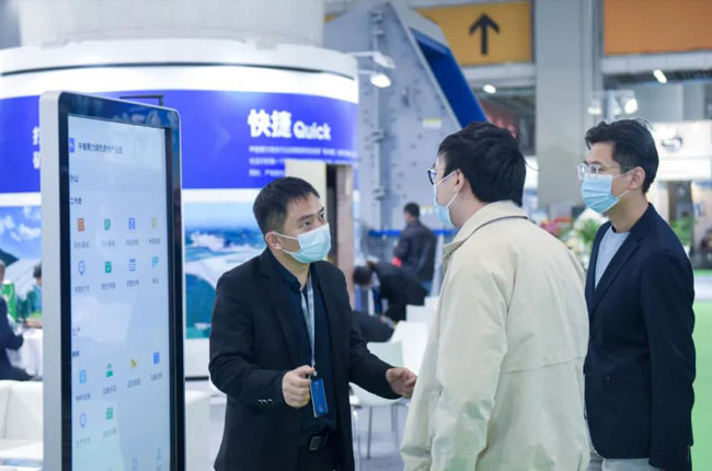 認真講解公司各項業(yè)務(wù)