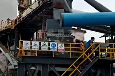 ���u(y��)�����н�¶��ɰʯ���a(ch��n)��