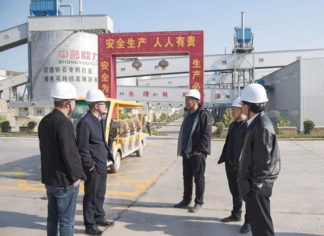 �F���~�ʭh(hu��n)���־��L������һ���W�R���u���������{(di��o)��