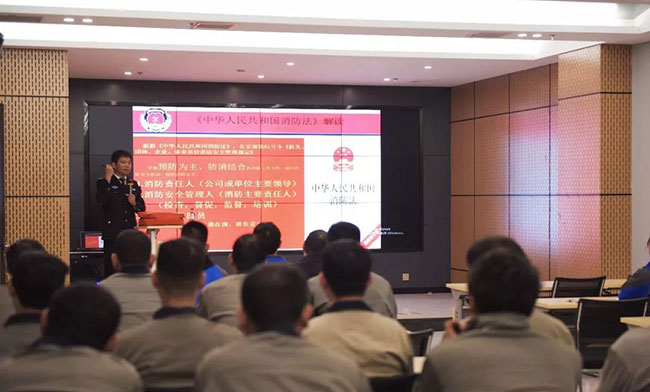 中譽(yù)鼎力智能裝備有限公司進(jìn)行消防實(shí)操演練