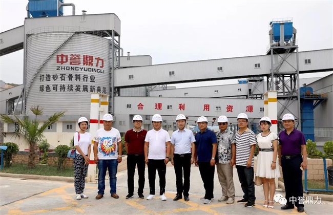 ����С���һ�к�Ӱ