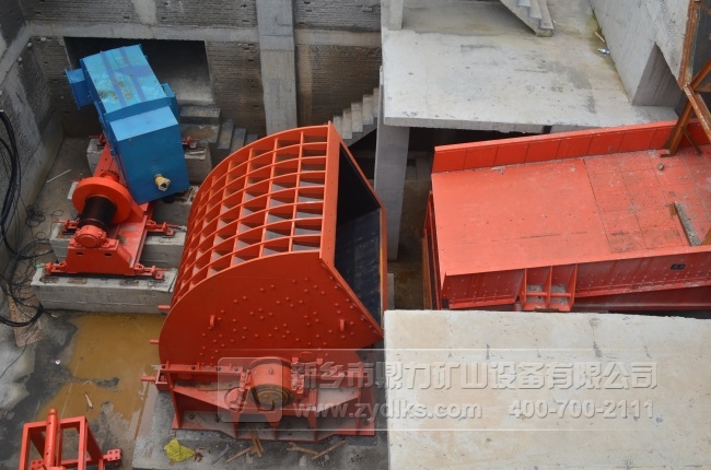 重錘式破碎機(jī)使用現(xiàn)場(chǎng)