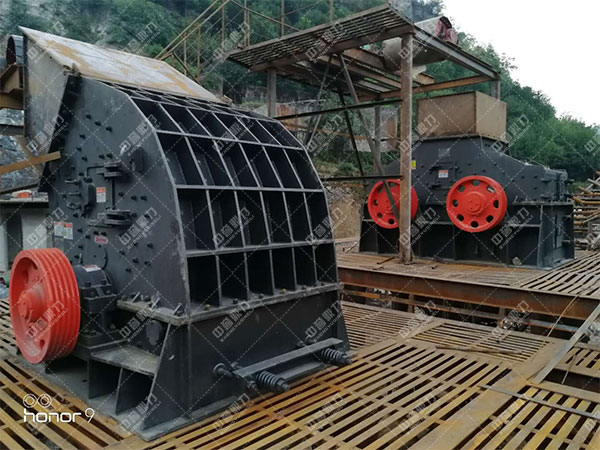 日產(chǎn)1萬噸的破碎機(jī)