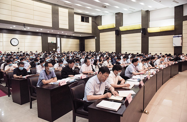 2020年加快轉(zhuǎn)型升級推動市工業(yè)高質(zhì)量發(fā)展大會